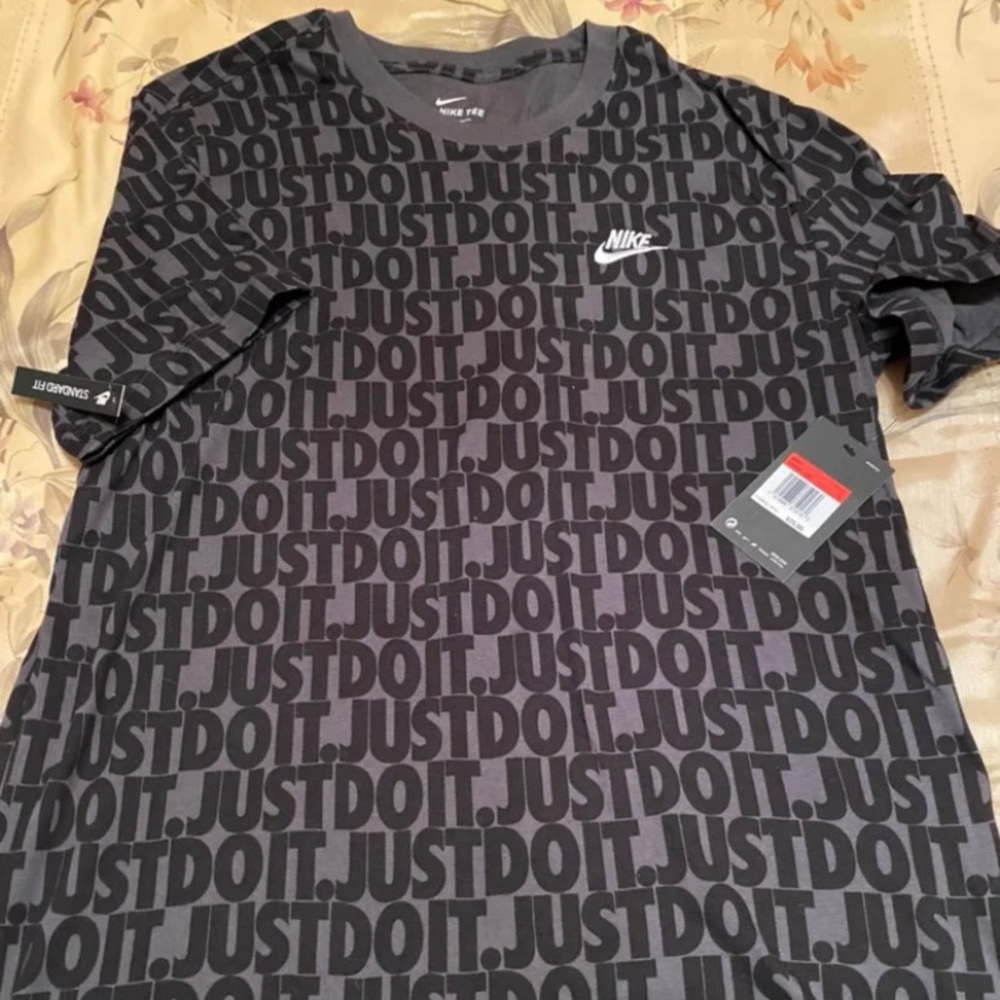 BNWT Nike Just Do It tee. Mens Large